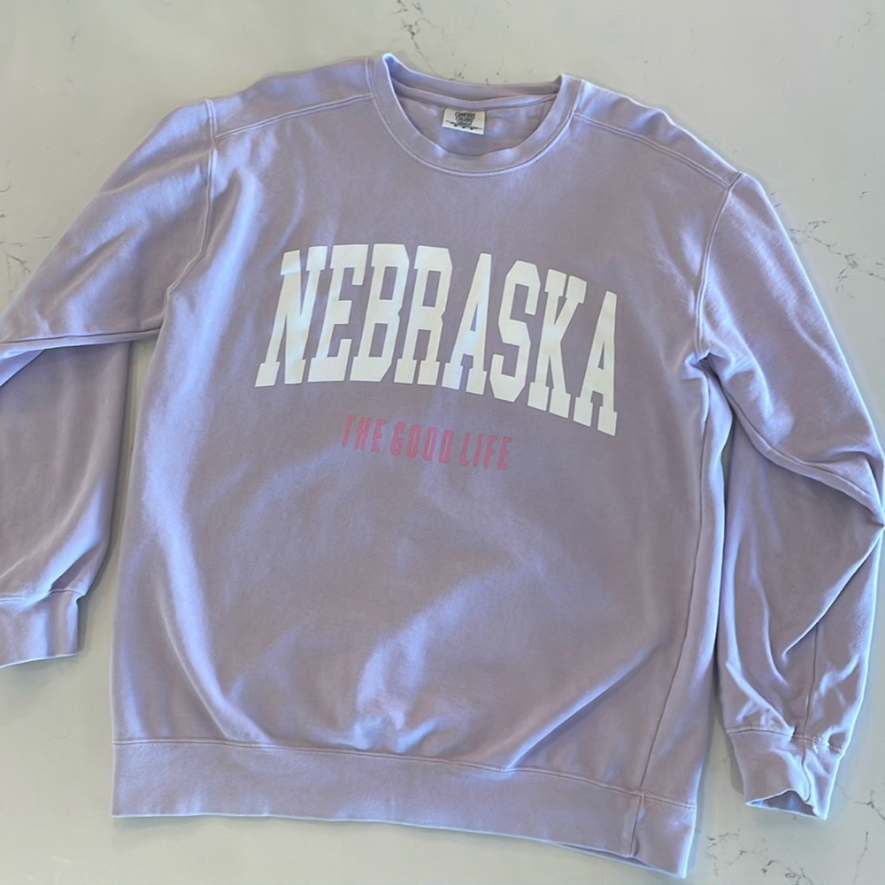 NEBRASKA purple crewneck size medium.